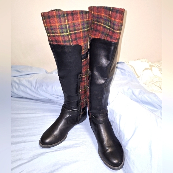 Bella Vita knee high faux wool and leather boots in a size 7m. With a 1/2" heel - Picture 1 of 10
